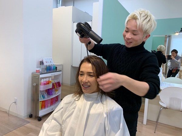 地域密着型美容室 ヘアメイクアージュ久留米ゆめタウン店の 福岡の美容室age